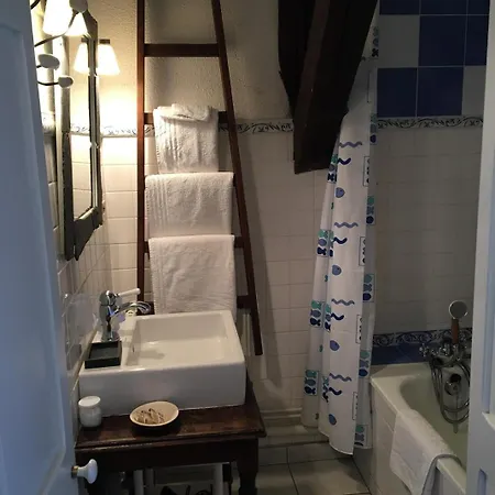Domaine De Fondain לינה וארוחת בוקר 4*