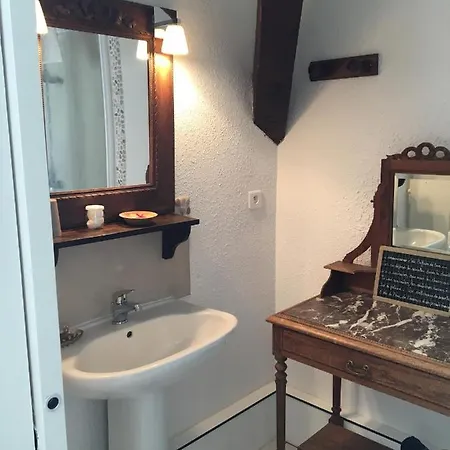 فندق مبيت وإفطار Domaine De Fondain 3*